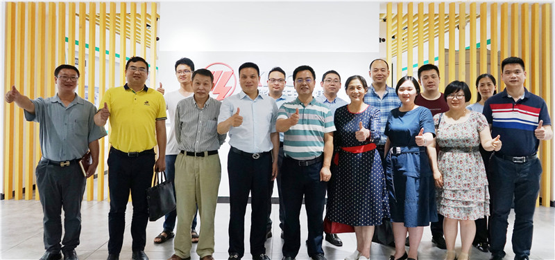 湘能楚天-長沙理工大學技術(shù)交流會議合影留念